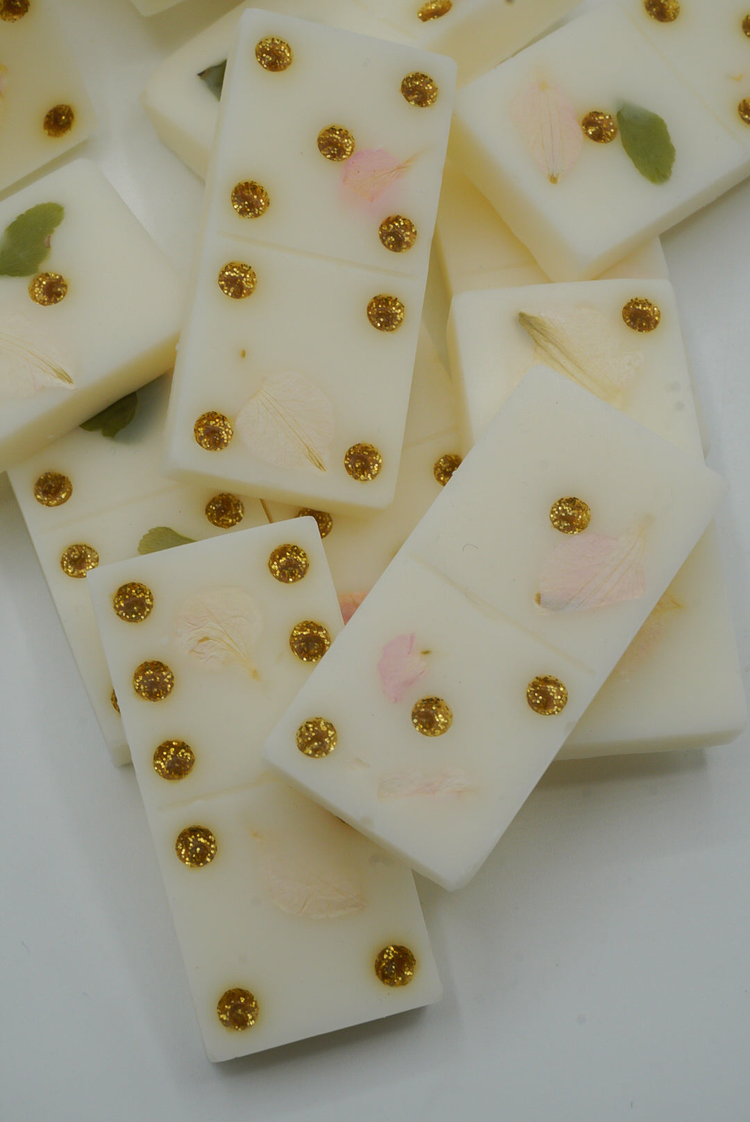 Domino parfumé artisanal – Pétales rose pâle