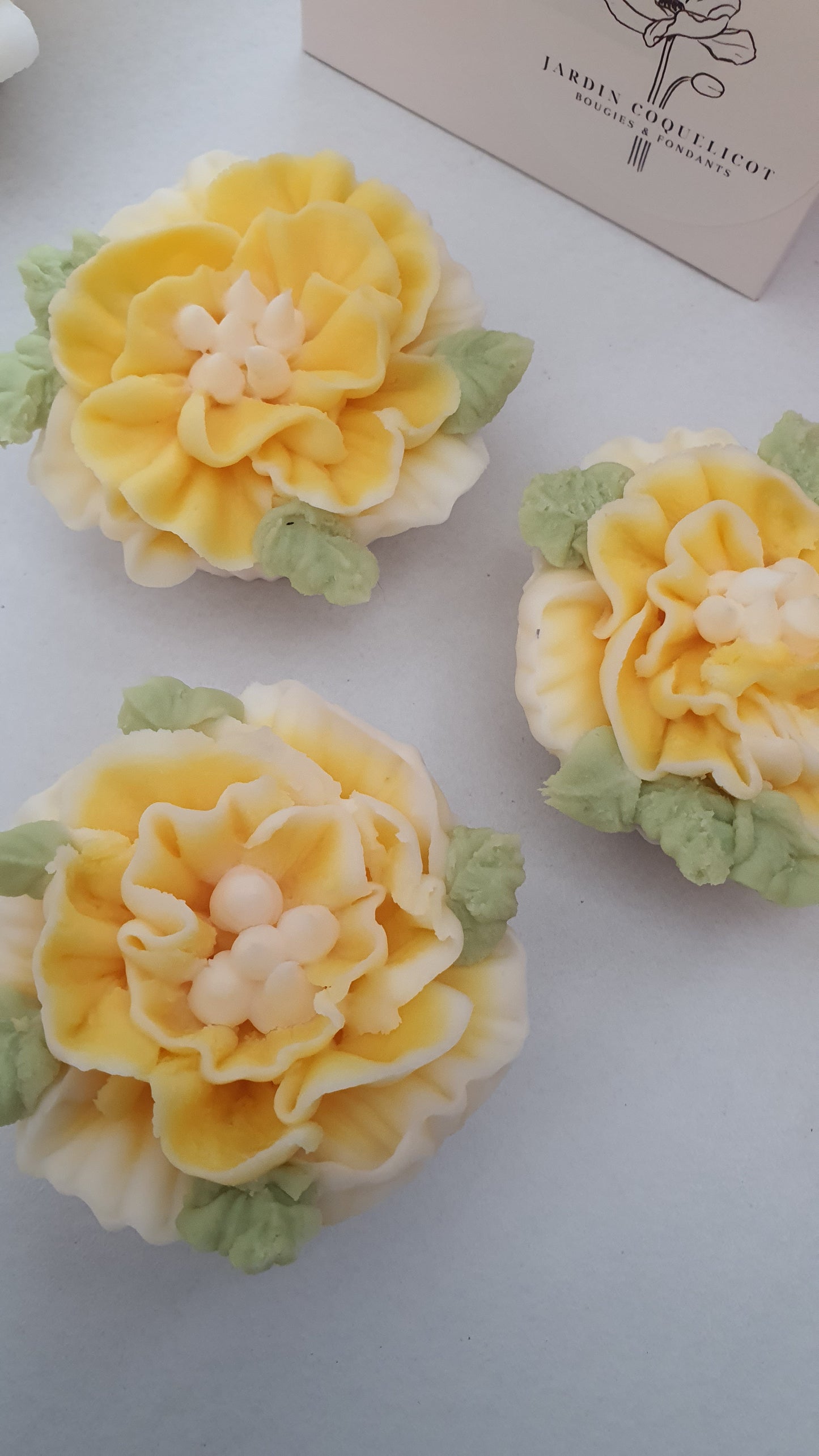 bougie ou fondant fleur jaune