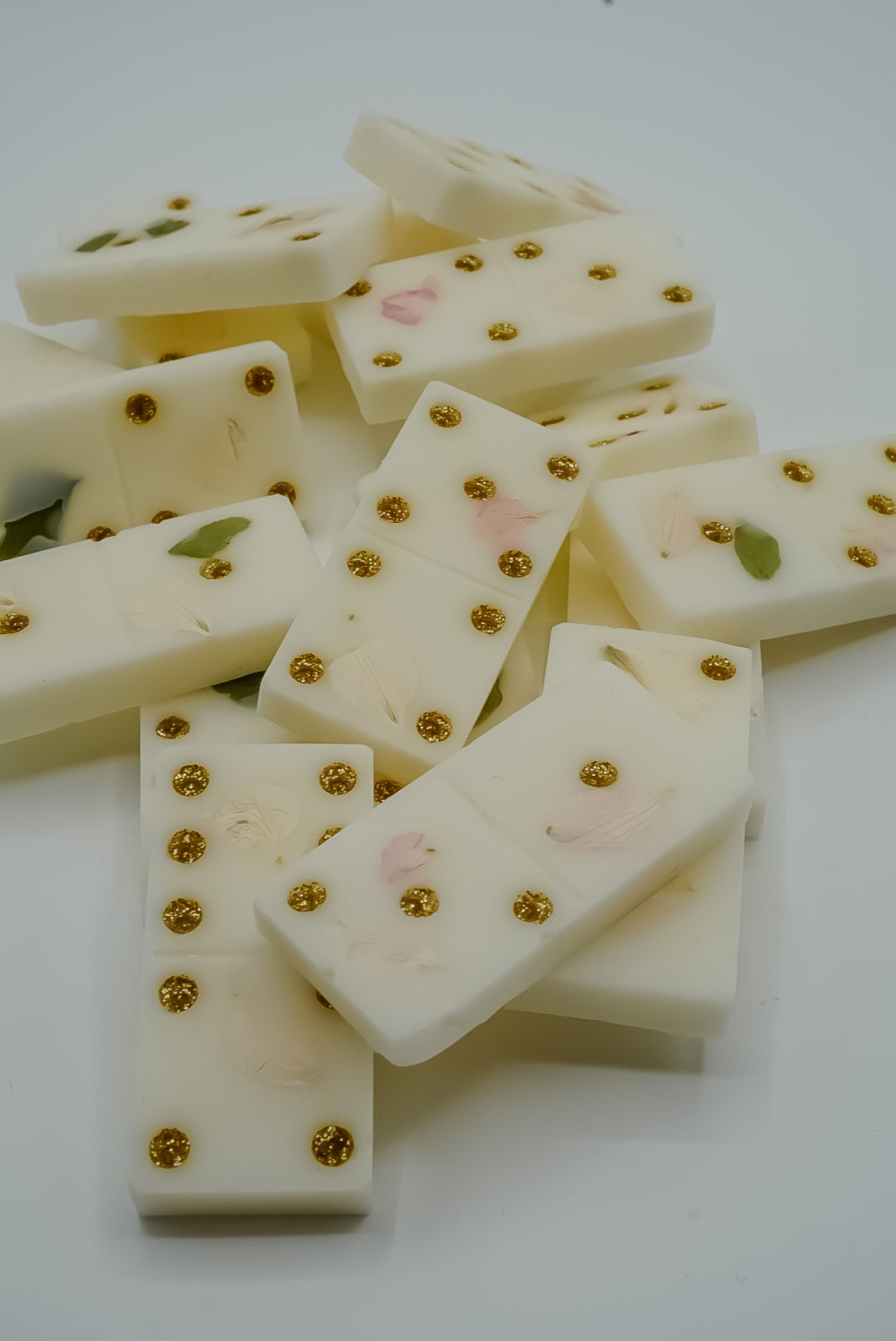 Domino parfumé artisanal – Pétales rose pâle