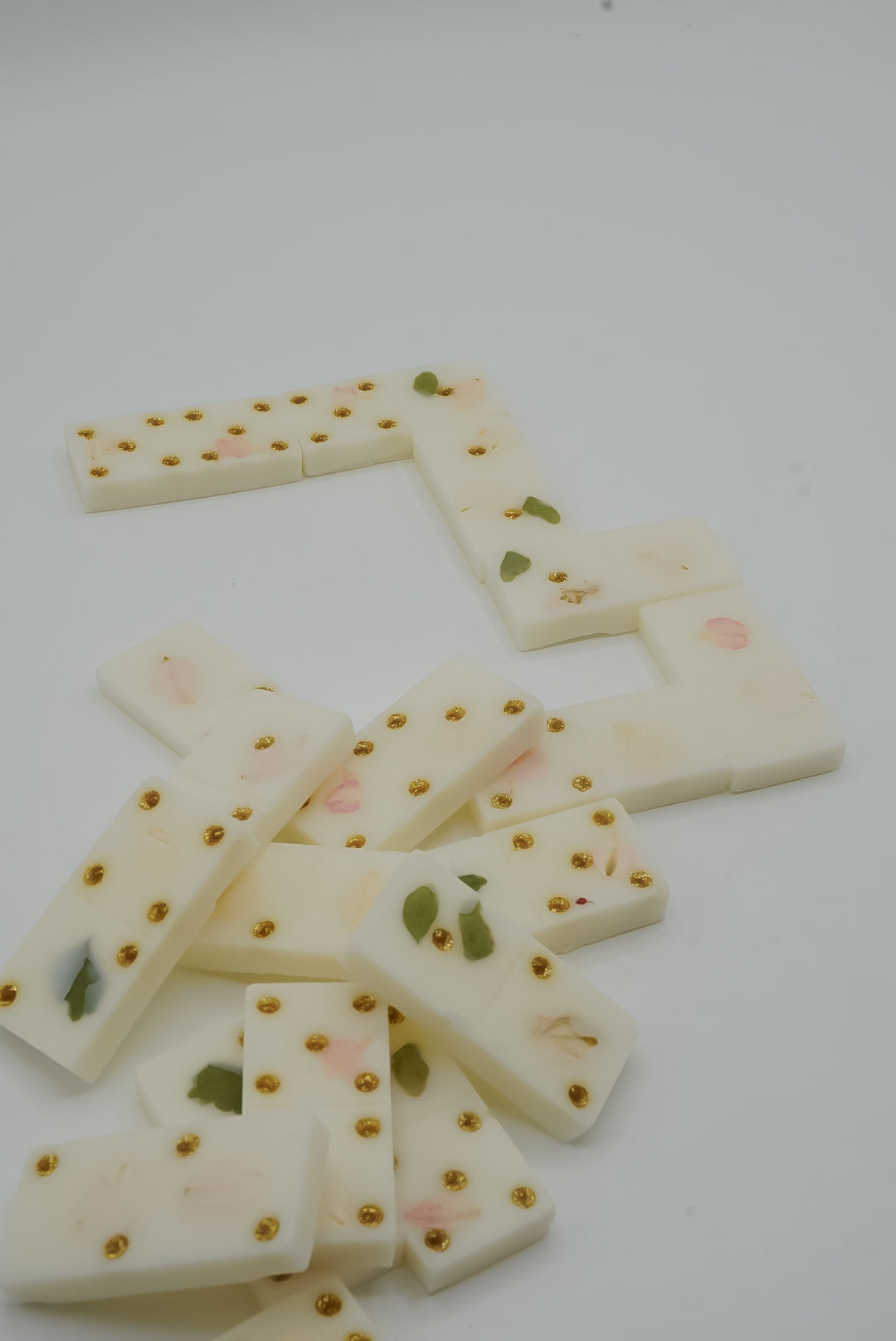 Domino parfumé artisanal – Pétales rose pâle